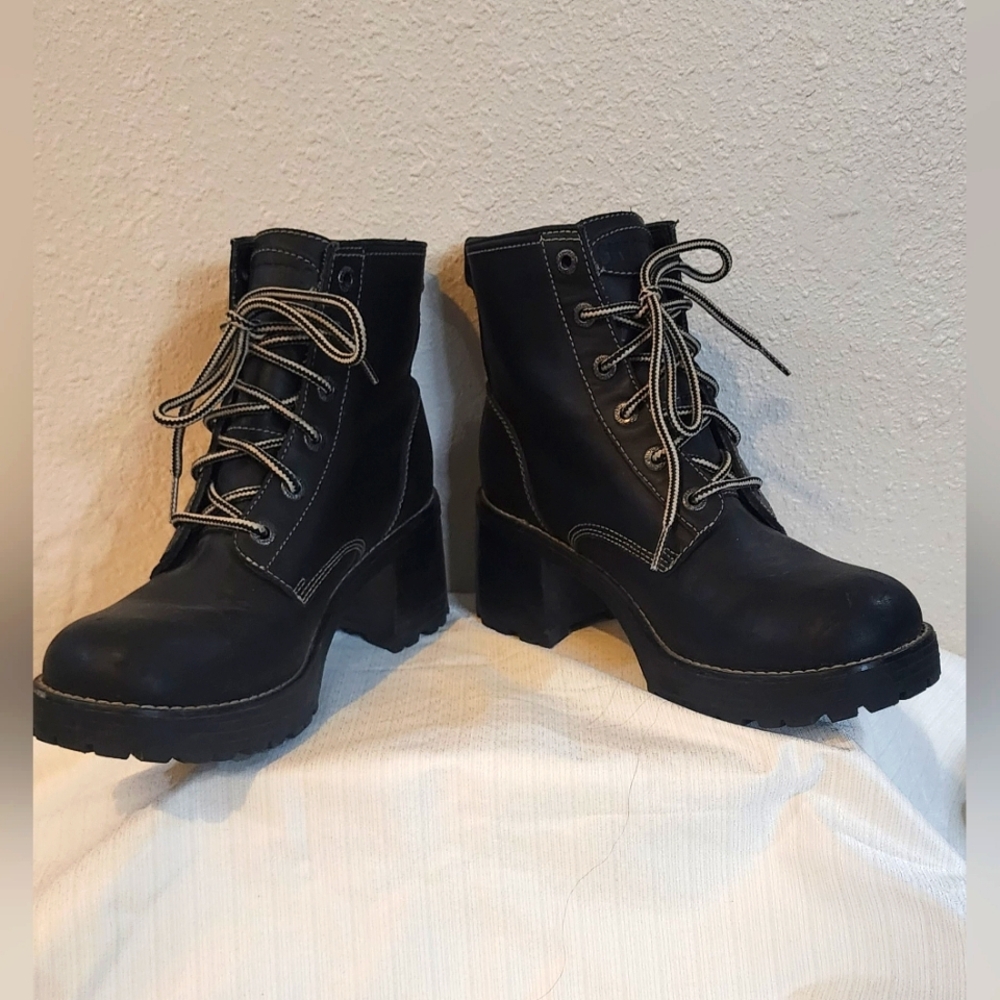 Skechers Women's Black Lace-Up Ankle Boots Size 9